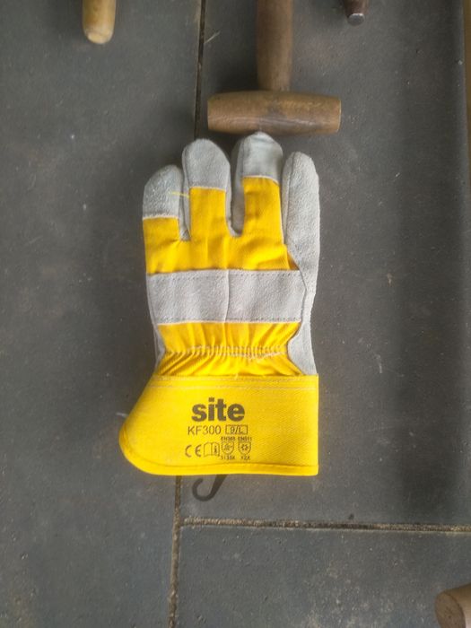 Grabie szpadle siekiery sekatory widły wiadro taczka rekawice