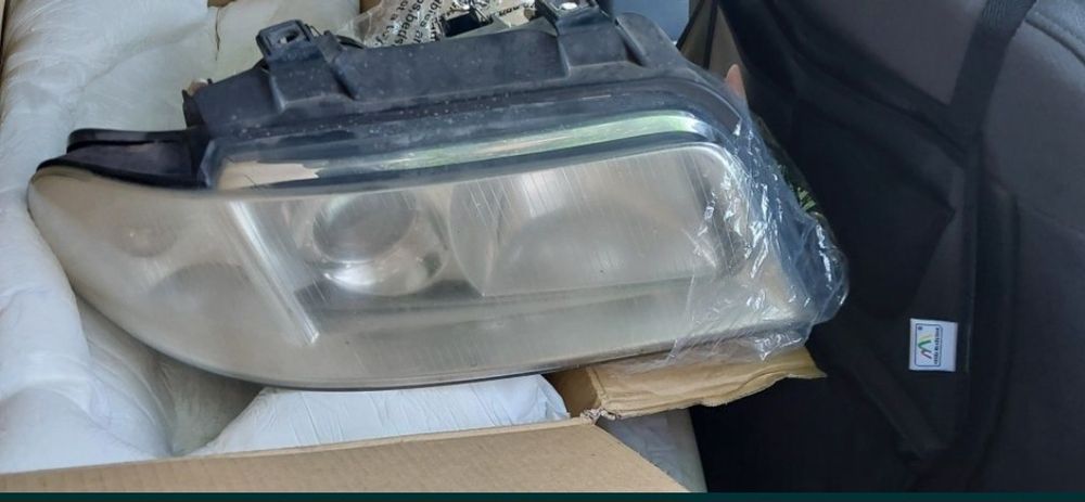 Lampa przednia Audi a4b5 oryginal