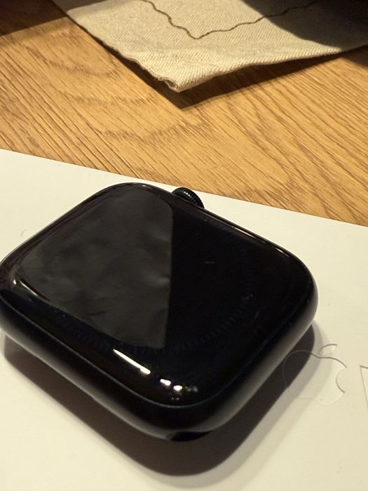 Sprzedam Apple Watch Series 7 w wersji GPS + Cellular (LTE)
