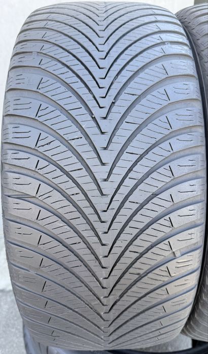 245/40 18 Kumho Solus 4S HA32  2 шт