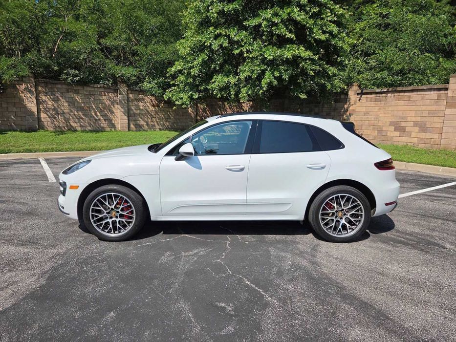 Porsche Macan Turbo      2017