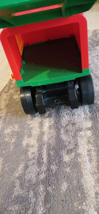 Самосвал и мусоровоз большие