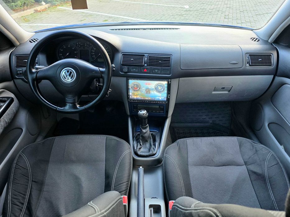 Volkswagen Golf 2000г.в. 1.6 газ-бензин