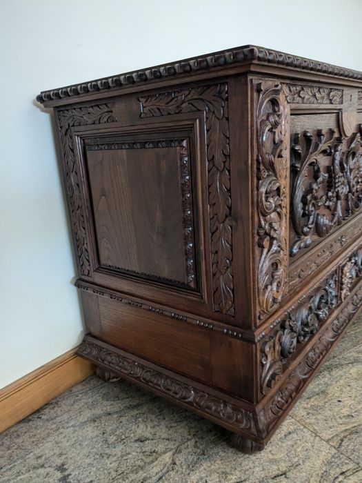 Arca em madeira antiga