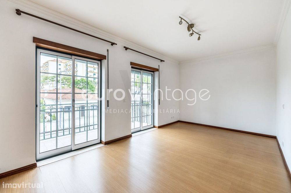 Apartamento T3 c/ Sótão & Parqueamento | Telheiro, Leiria