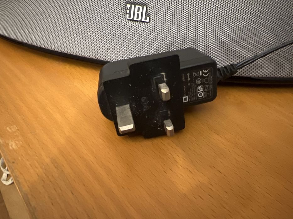Coluna JBL com ficha