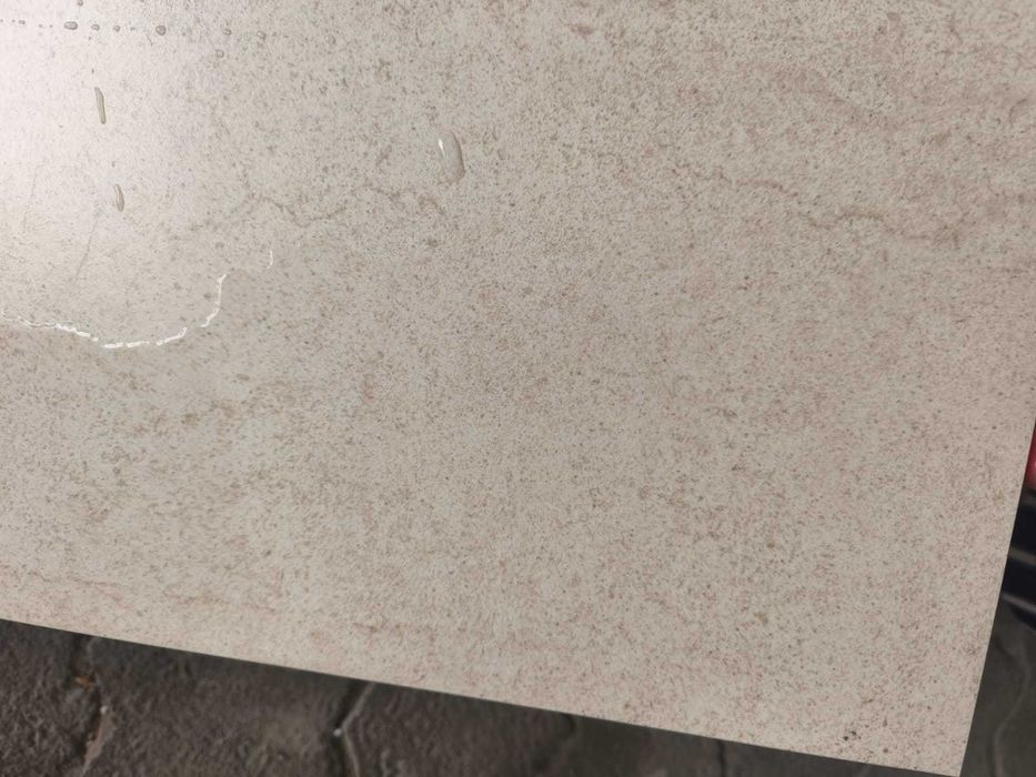 Revestimento cor bege 59,5 × 29,5 cm – 7,50 € / m²