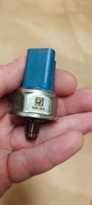 Датчик регулятора тиску палива (РДТ) на Renault Duster