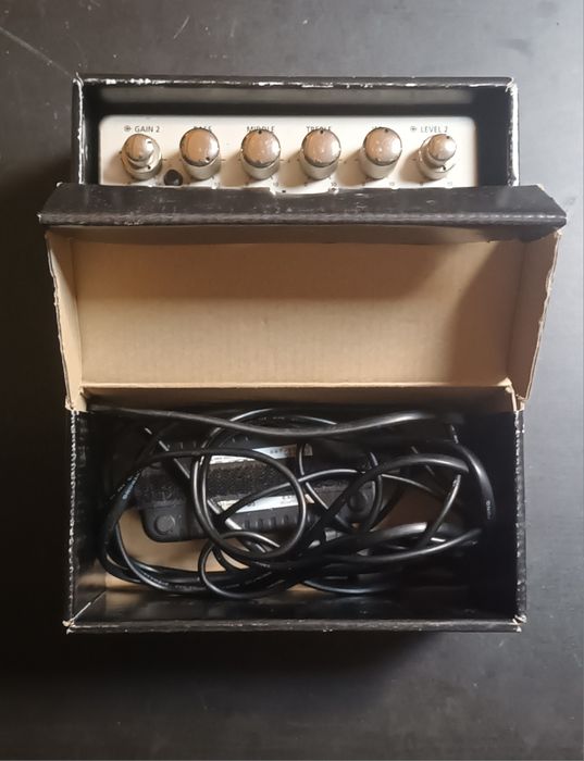 Blackstar HT Dual - distorção com válvula. Transformador original.