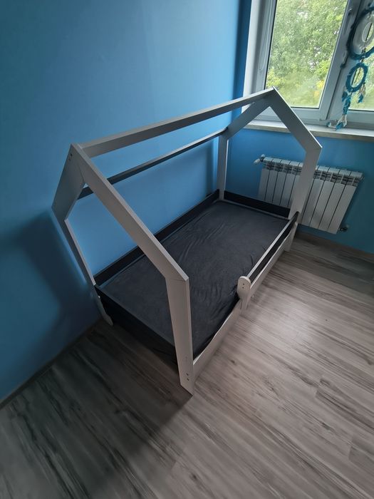 Łóżeczko dziecięce domek