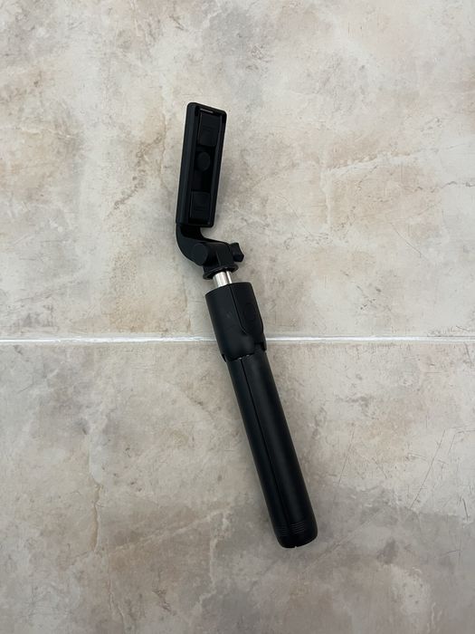 Pau de Selfie Bluetooth com Tripé Integrado | Até 70 cm