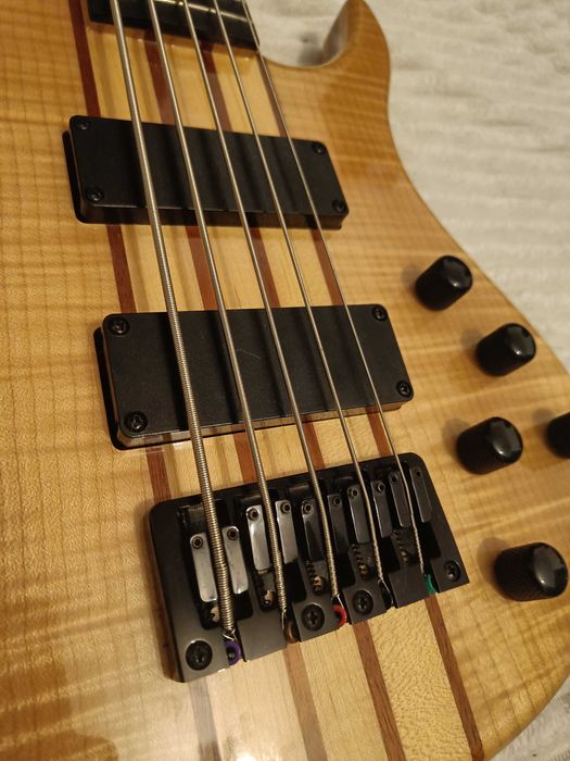 Baixo 5 cordas H.B. BZ-5000 Deluxe