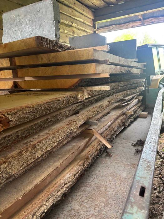 Tarcica orzech włoski – grube, przesuszone deski