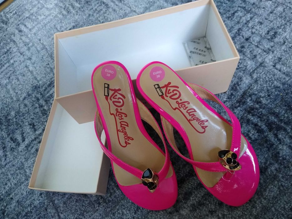 Buty. Klapki 38.