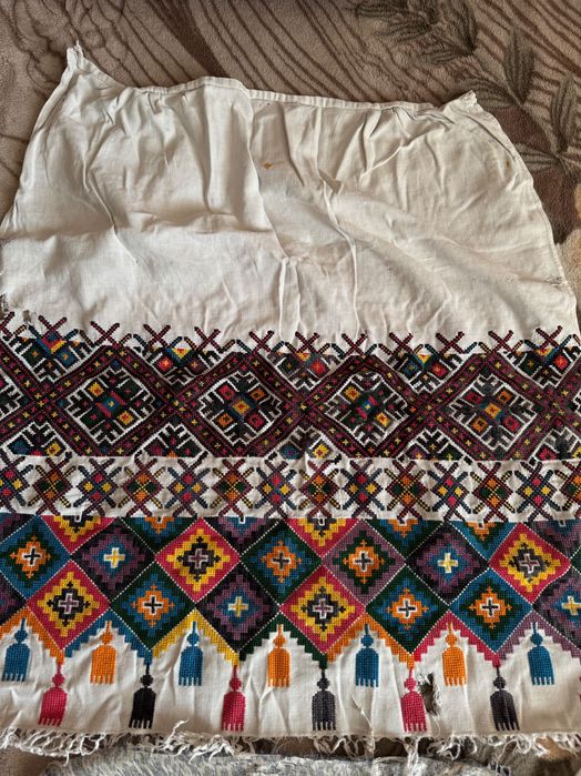 Старовинний український рушник / декоративна вишивка з китицями