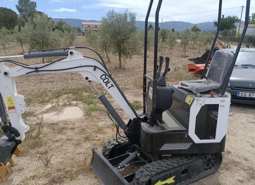 Mini Escavadora NOVA