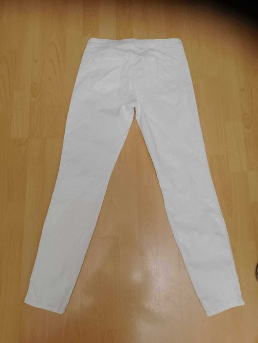 Białe spodnie ,,wężowa skórka''