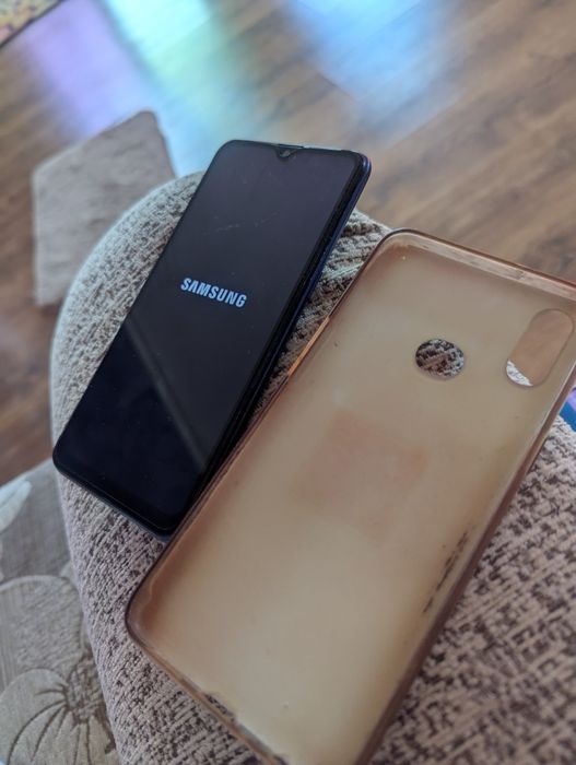 Samsung galaxy A10s повністю робочий, ідеальний стан по корпусу