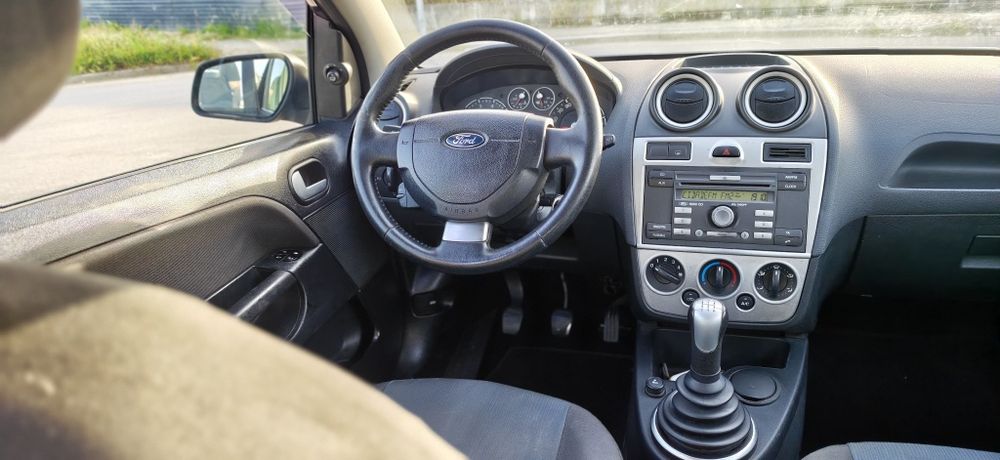 Ford Fiesta 1.2 Ghia Económico 5 Portas