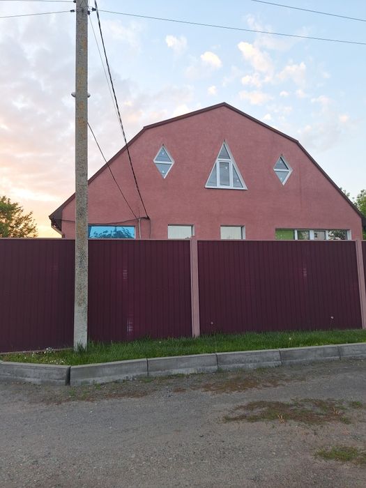 Продам гарний  будинок.