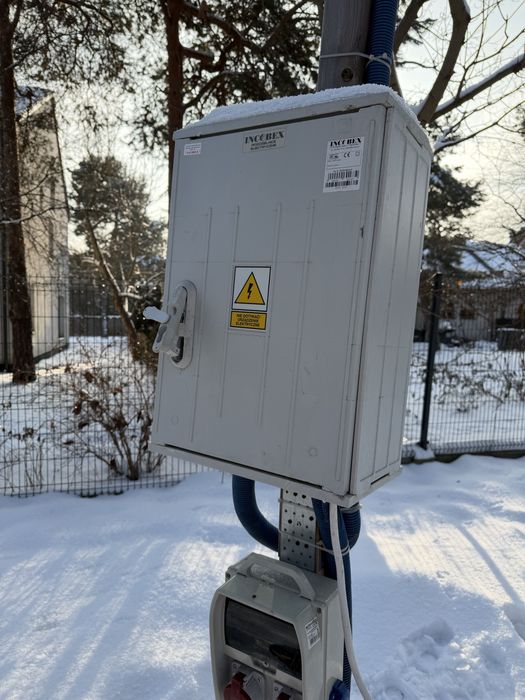 Kompletny zestaw elektryczny na słup z rozdziałem prądu