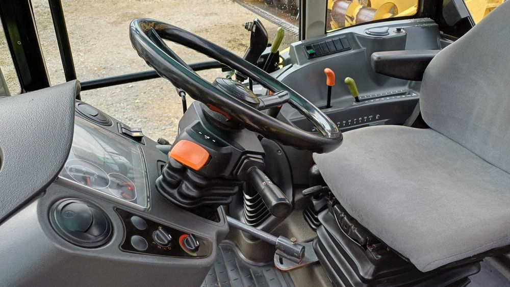 Claas Axos 320 z ładowaczem czołowym Faucheux Captor 100