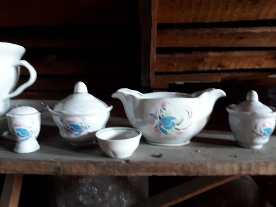 Сервиз фарфоровый