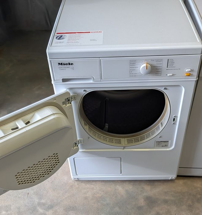 Сушильна машина Miele T 8402 C