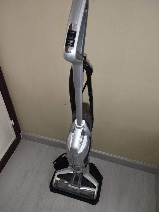 Aspirador vertical Bissell CrossWave C3 multifunções com base de apoio