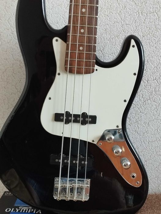 ПРОДАЮ Бас - гітара Saga Black Hawk