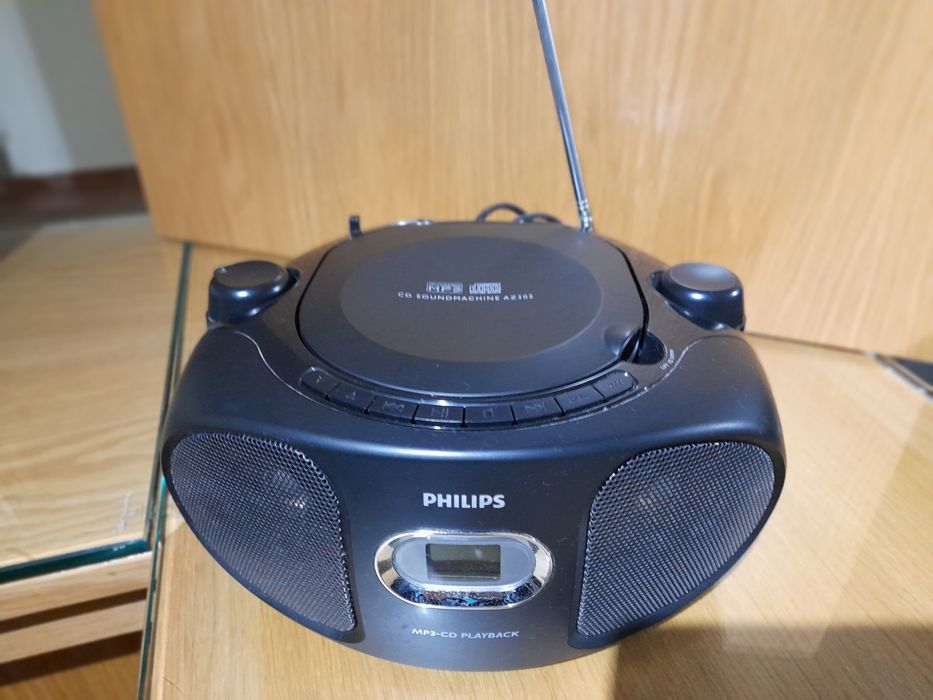 AM/FM Radio with CD Player64584985912834123