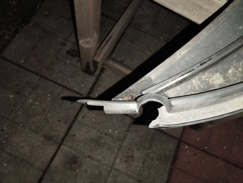 Жабо ВАЗ 2110 с дефектами: 400 грн. - Передні фари Новомосковськ на Olx