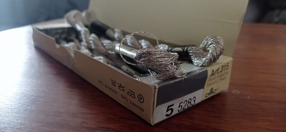 Linhas bordados prateadas - DMC perlé 5