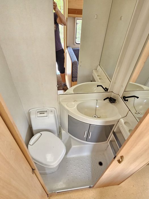 Sprzedam przyczepę Home Car rok 2000 przyczepa 5-6 osobowa w bardzo dobrym stanie