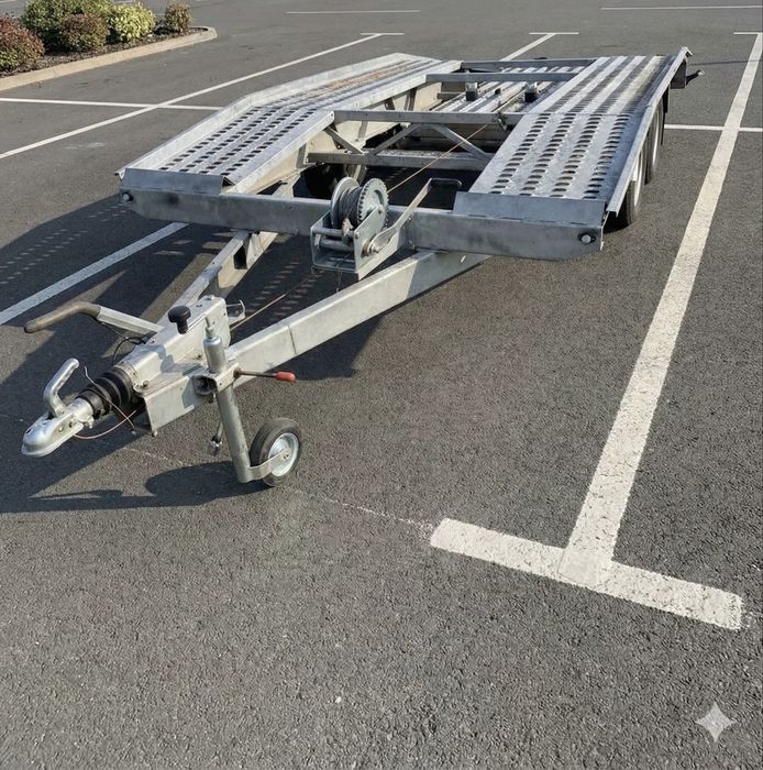 Wynajem Aut Osobowych, Dostawczych , Busów oraz Lawety