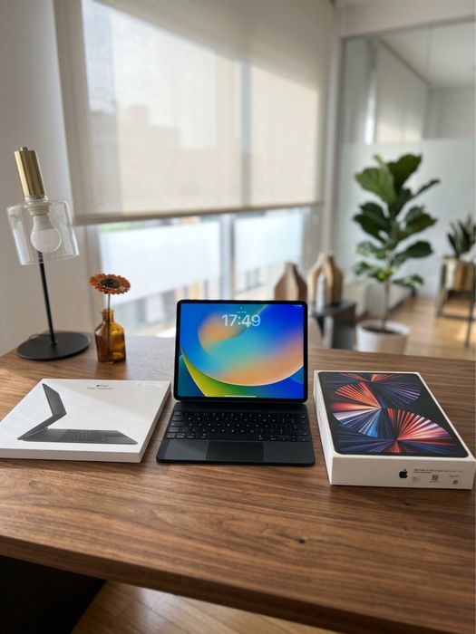 Pack iPad Pro 5ªGEN 256GB (Cellular/M1) + Magic Keyboard PT (Impecável)