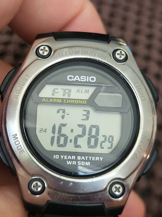 Zegarek elektroniczny Casio.