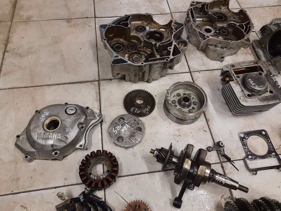 Yamaha YBR 125 silnik części wał głowica cylinder sprzęgło kapa skrzyń