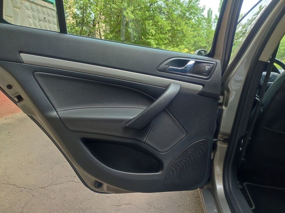 Комплект для перетяжки дверних карт: Октавія А5