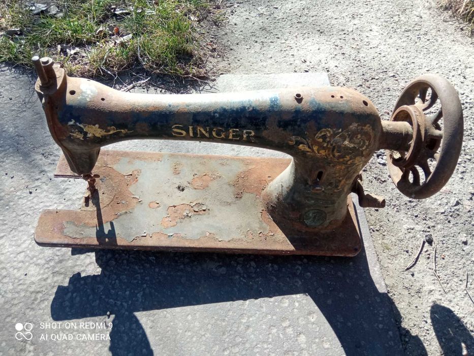 Швейна машинка Singer