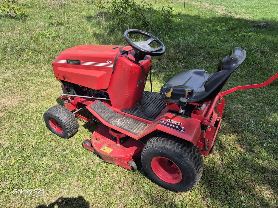 Traktorek zamiatarką kosiarka WESTWOOD 1012