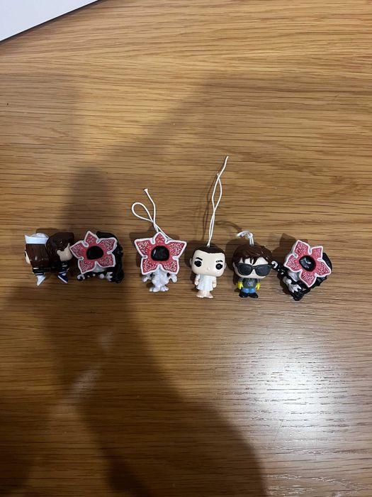 Vendo bonecos do Stranger Things que saíram no Kinder Joy.