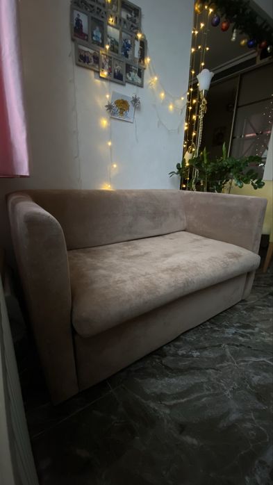 Компактний диванчик. Розкладний.Зі спальним місцем.