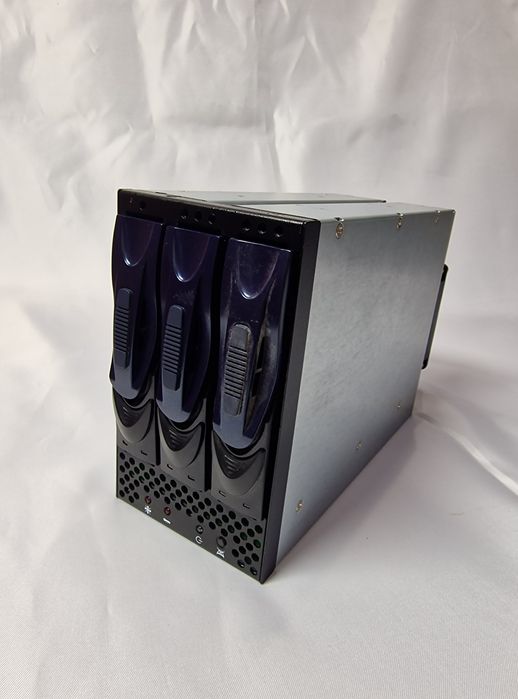 Корзина для дисков 3x 3,5" SATA-SAS Hot-Swap, 2x5.25" SNT-2131-SATA