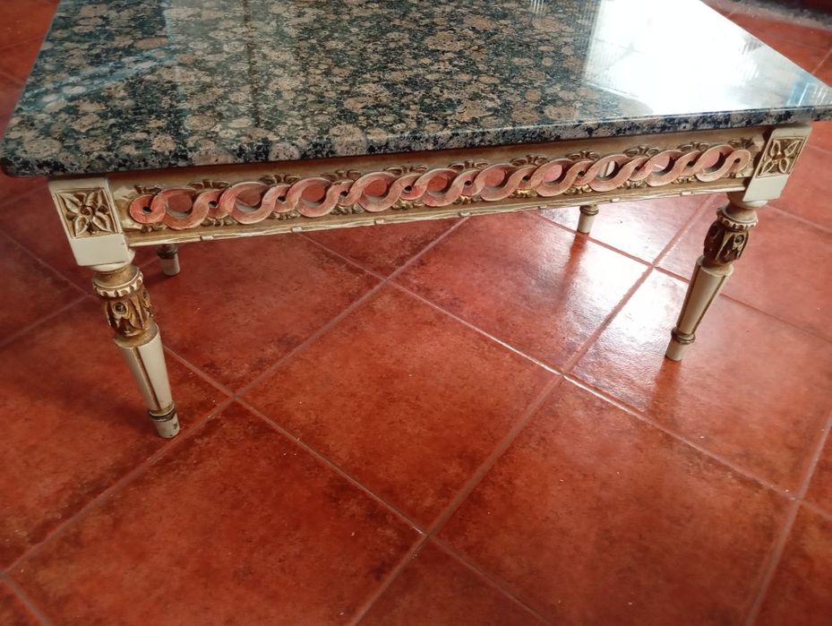 Mesa de sala em granito