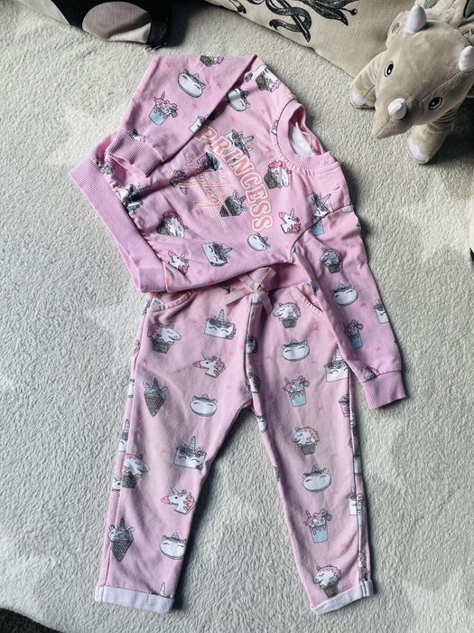 Лот Костюм, светр на дівчинку