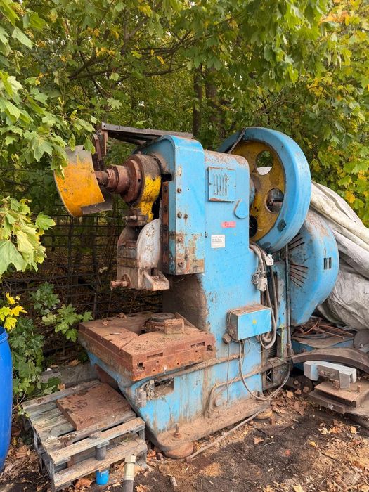 Prasa mimośrodowa Müller 150 ton – wykrawarka do metalu Gitterbox