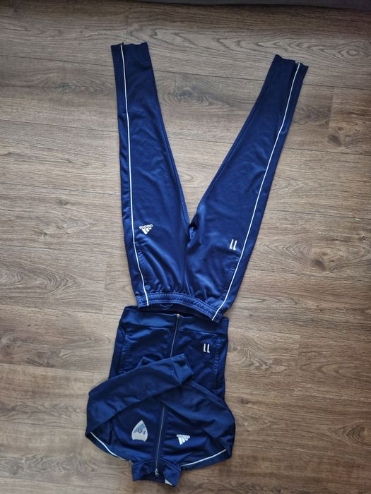 Dres Adidas 140 cm - z logo miejscowego klubu