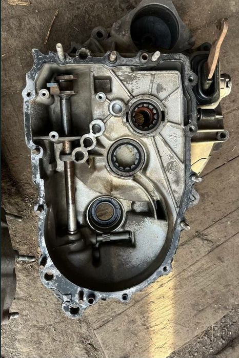 Продам коробку,запчастини ваз 2109