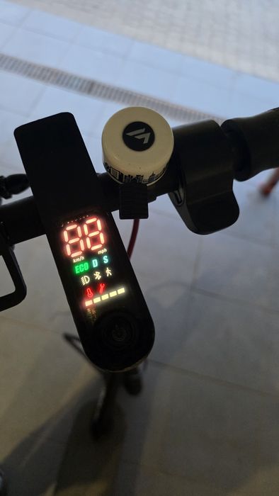 Hulajnoga elekrtyczna Sencoor siedzenie aplikacja